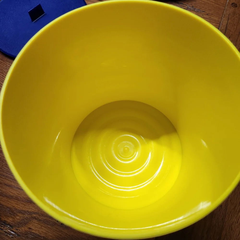 VTG Bisquick Yellow Plastic Canister with Blue Lid – RB Products Corp. 1970s/80s